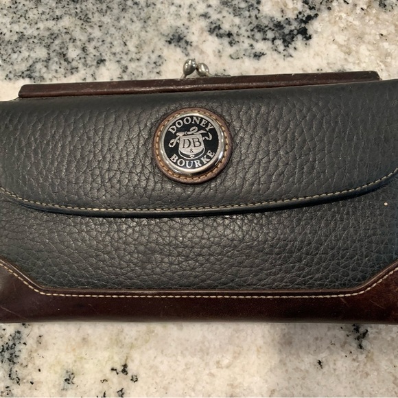 Dooney & Bourke wallet - Picture 2 of 10